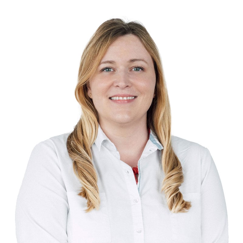 Marlene Doleschal vor weißem Hintergrund