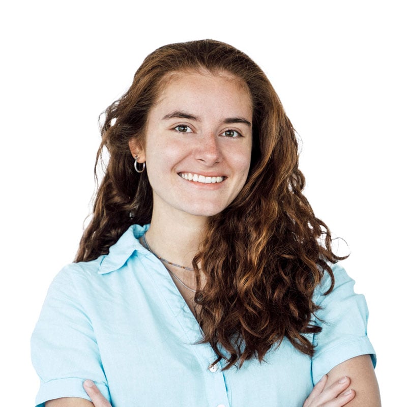 Seline Grossauer vor weißem Hintergrund