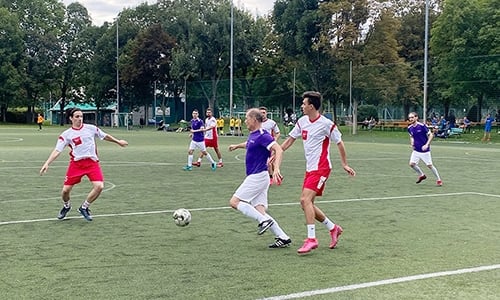 Fotos on Fußballspielern aus dem Grant Thornton Team