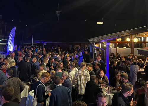 Menschanansammlung beim Forum Alpbach