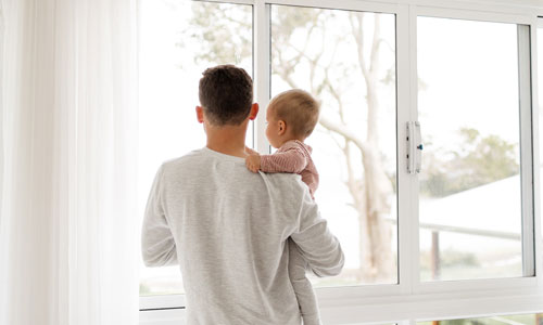 Neuerungen bei Antragsstellung Elternteilzeit und Erhöhung Familienzeitbonus für erwerbstätige Väter
